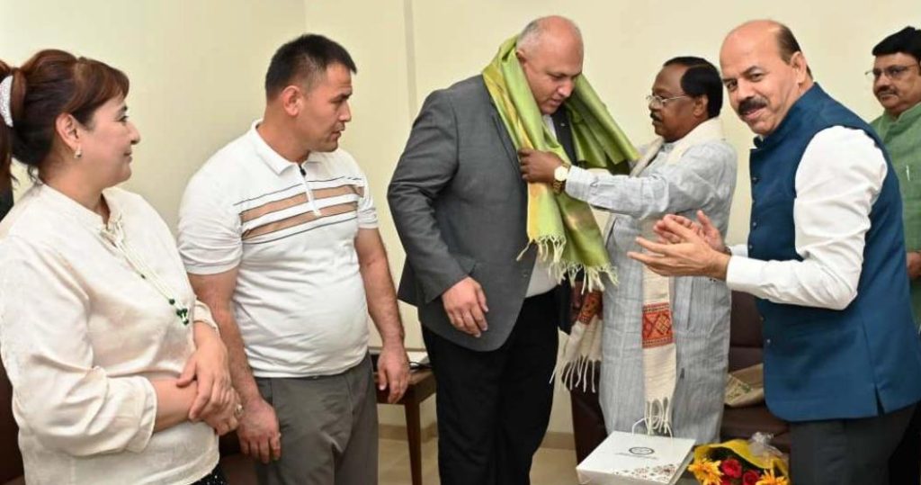 उज्बेकिस्तान के वैज्ञानिकों ने कृषि मंत्री रामविचार नेताम से की मुलाकात